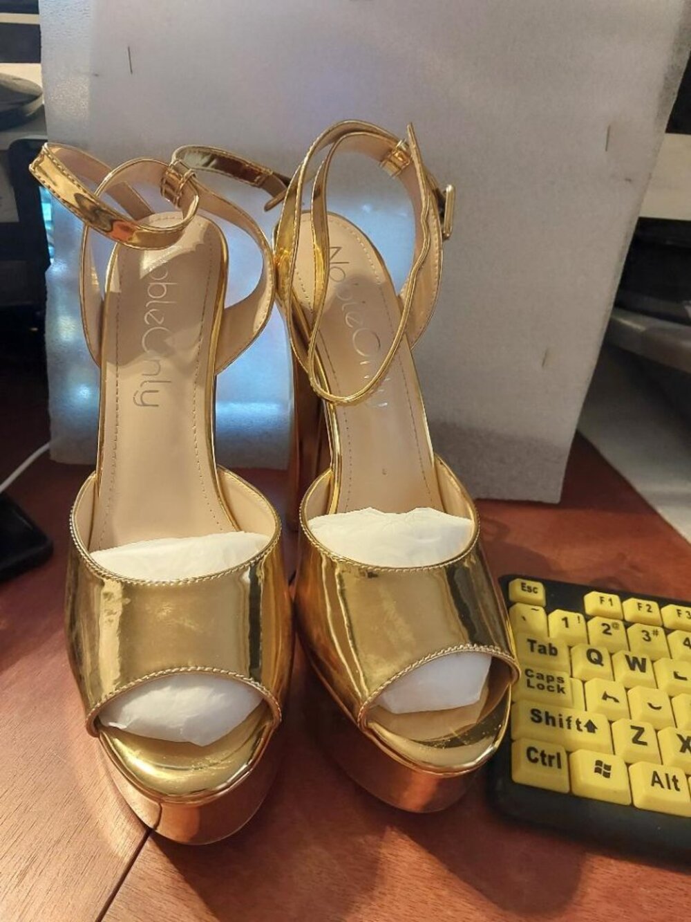 WMN NobleOnly Metallic Gold Platform HIgh Heel Sandal Open Peep Toe Sz11 PreLove